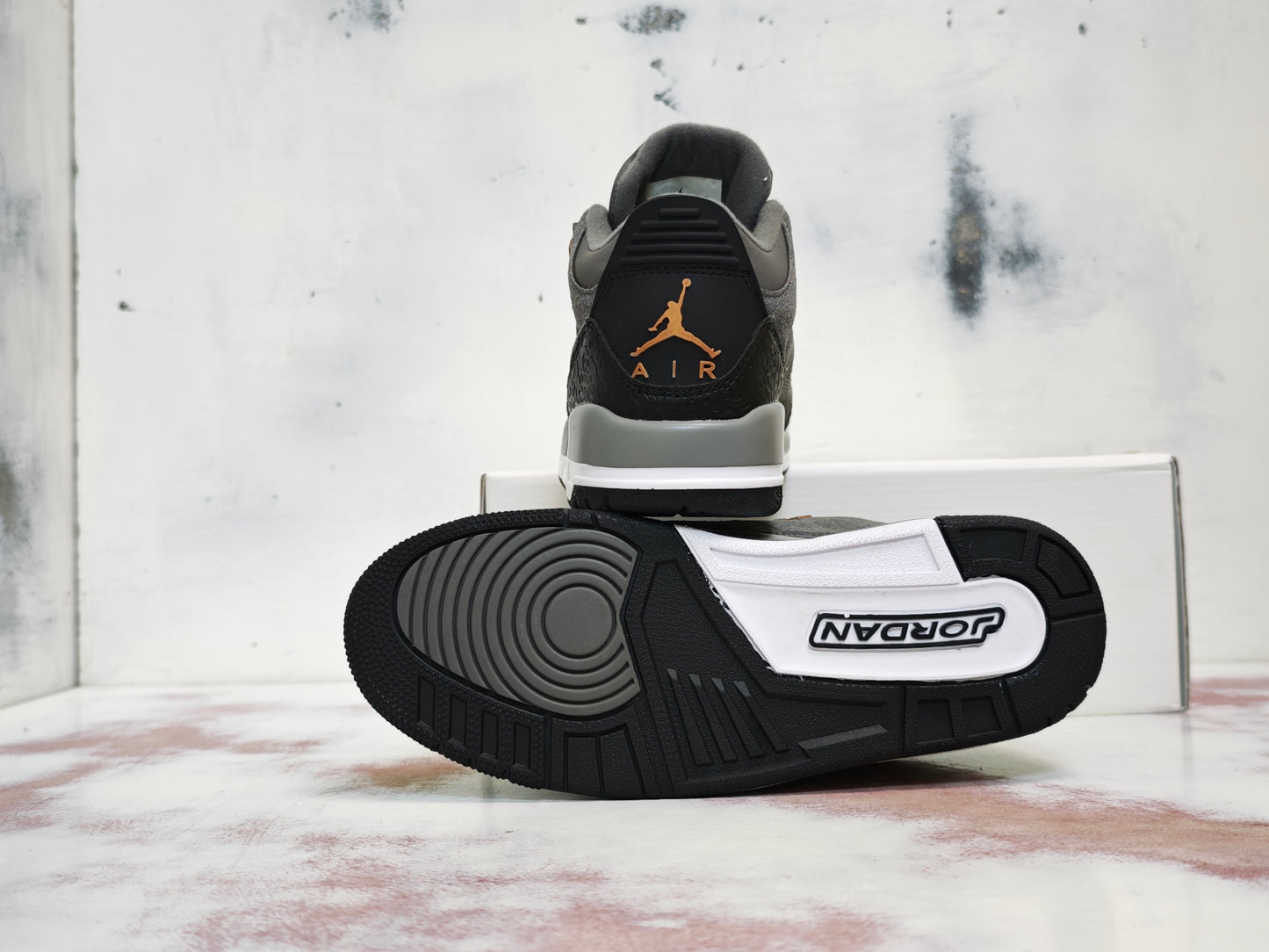 JRDN RETRO 3 R3 ANTHRACITE