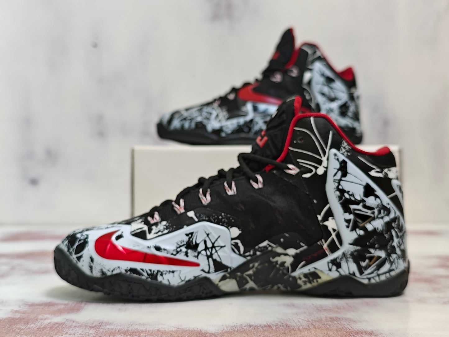 NKE LEBRON 11 graffiti