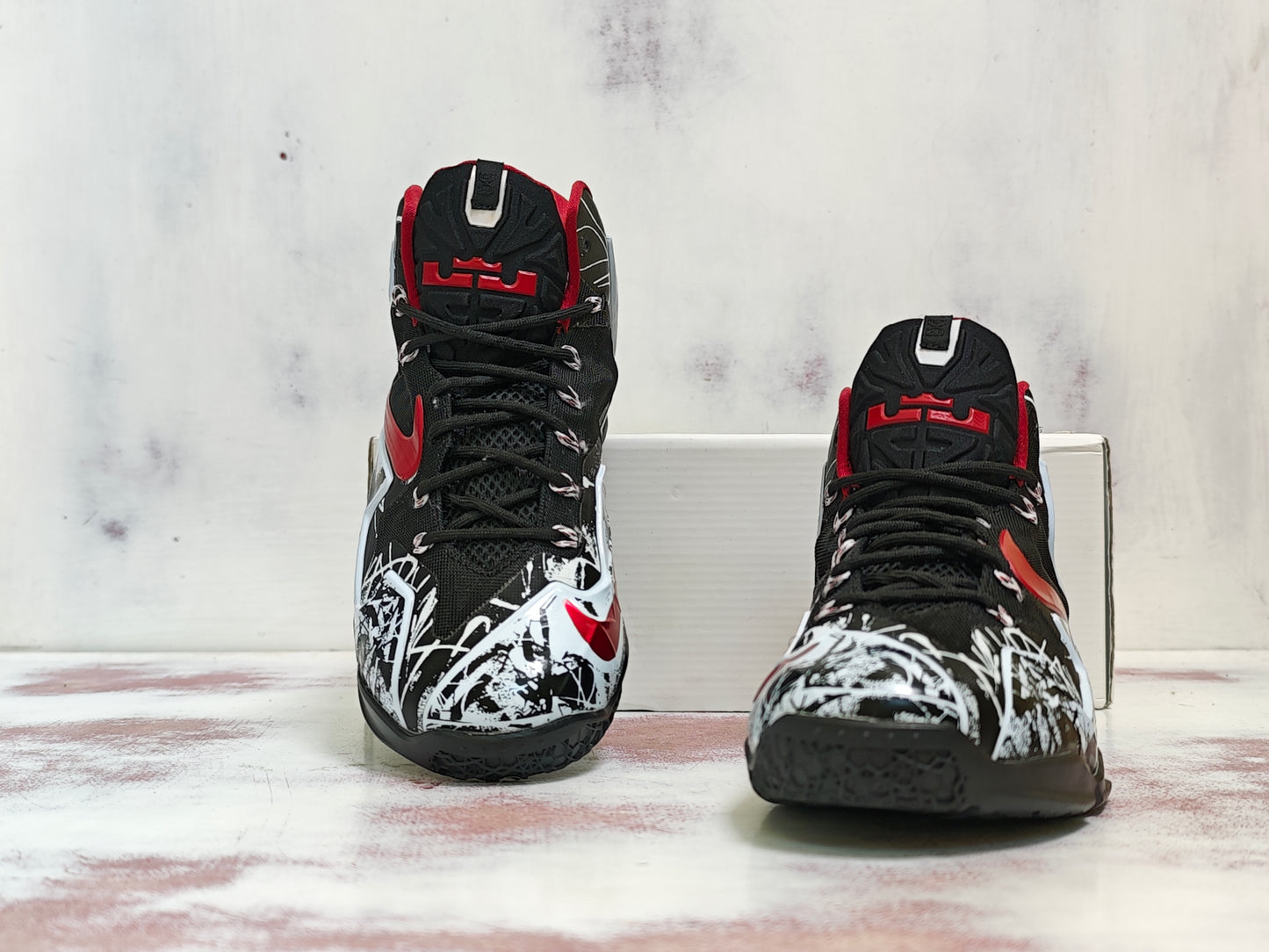 NKE LEBRON 11 graffiti