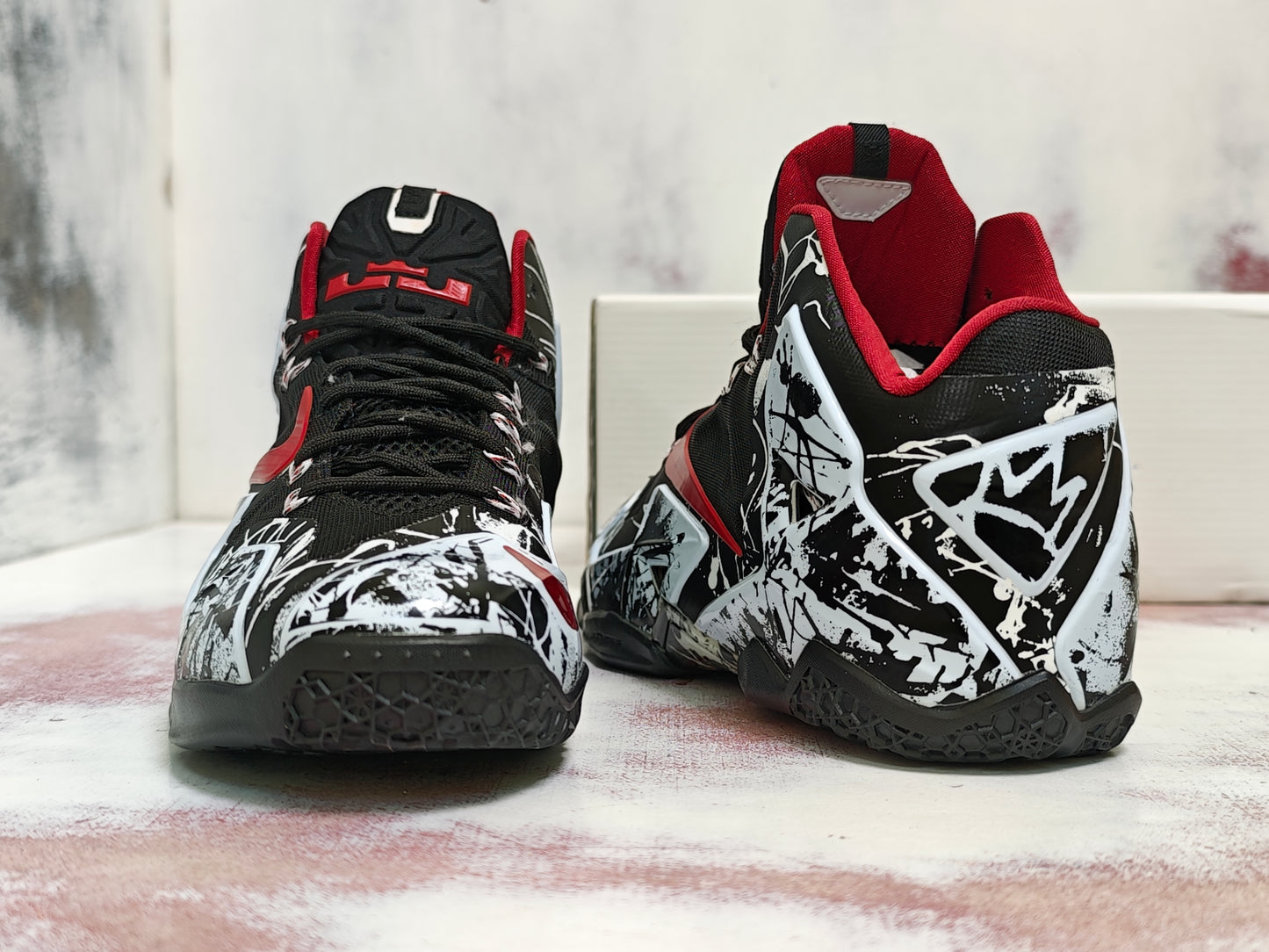 NKE LEBRON 11 graffiti