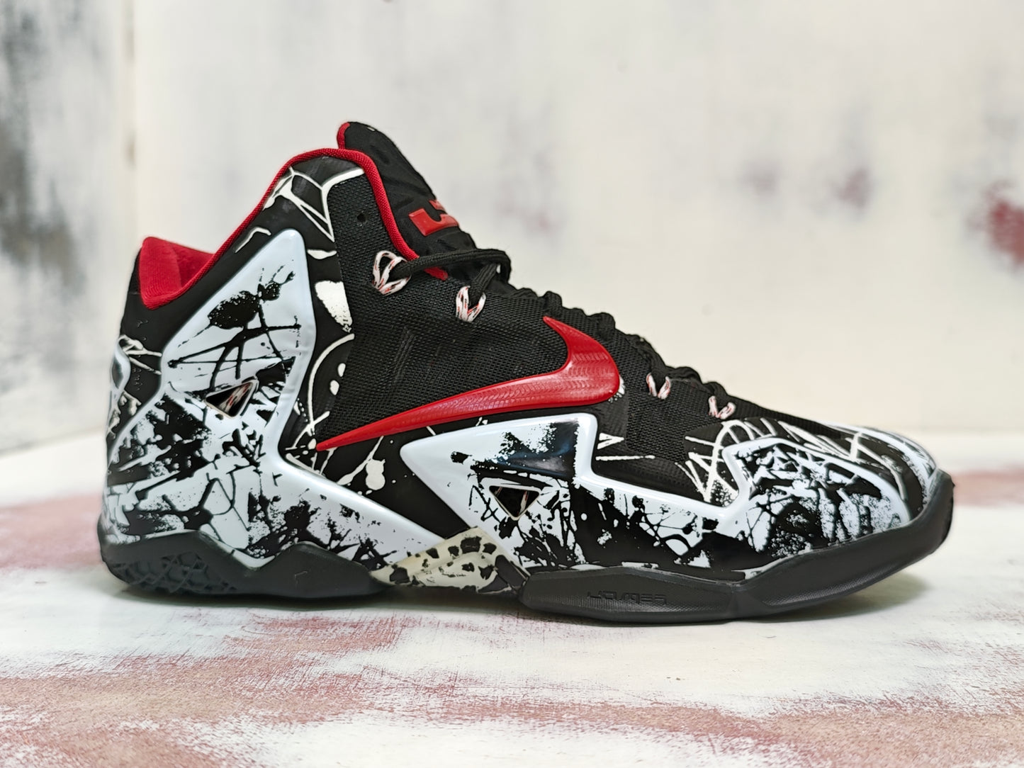 NKE LEBRON 11 graffiti