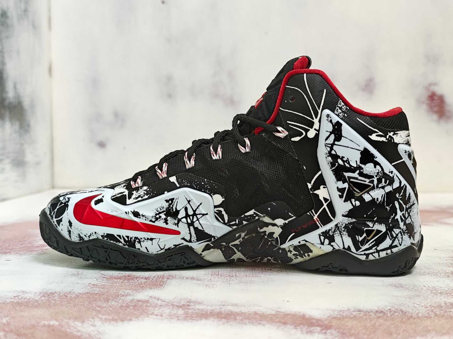 NKE LEBRON 11 graffiti