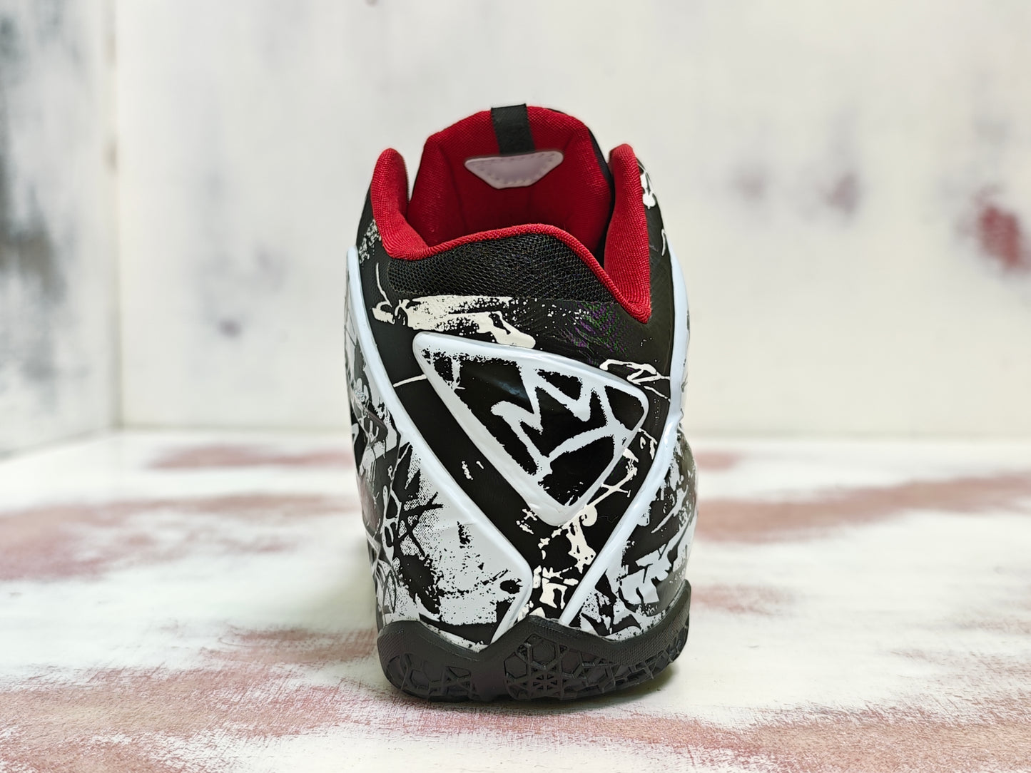 NKE LEBRON 11 graffiti