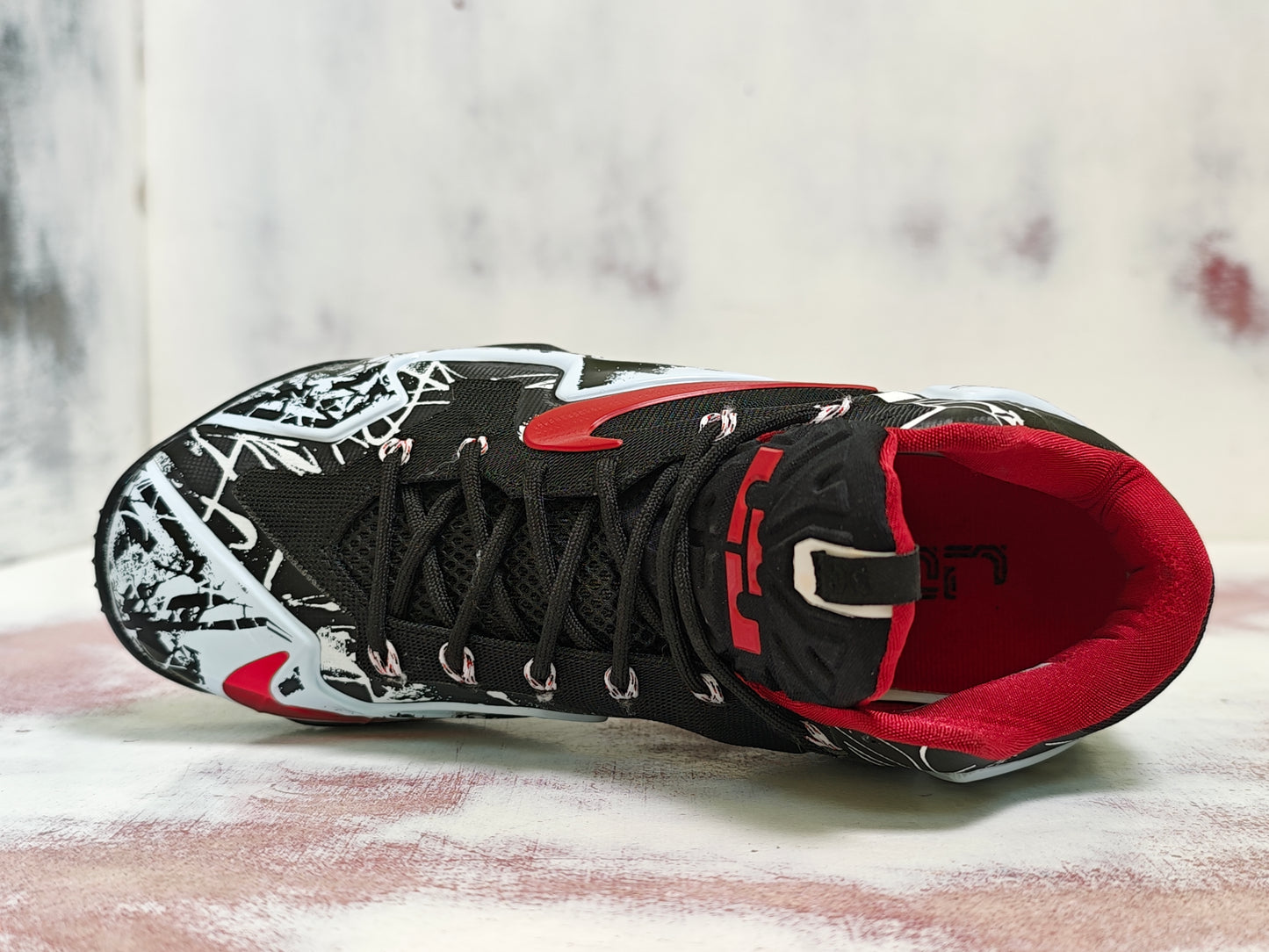 NKE LEBRON 11 graffiti