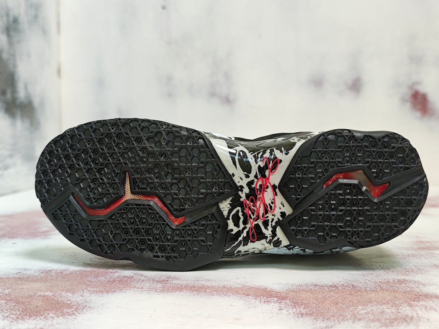 NKE LEBRON 11 graffiti