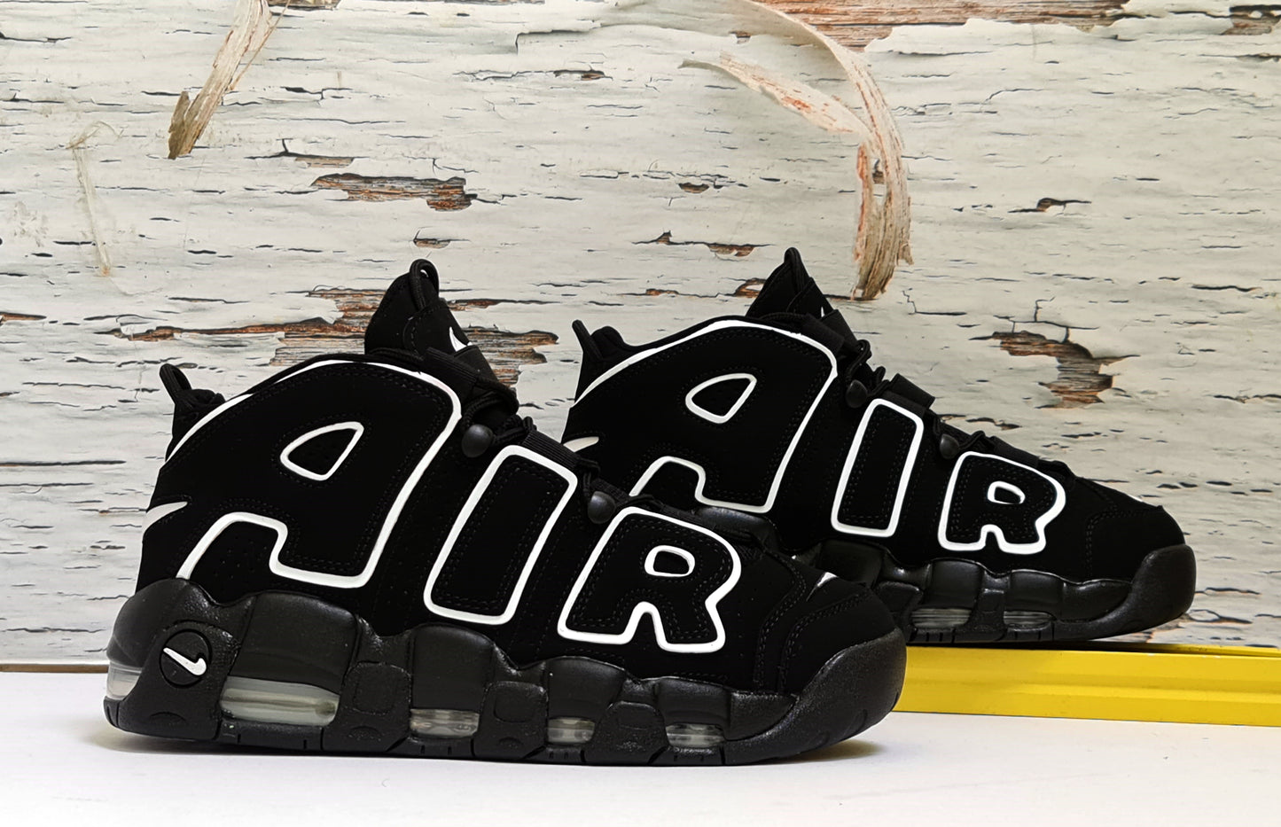 NKE AIR UPTEMPO PIPEN BLACK & WHITE