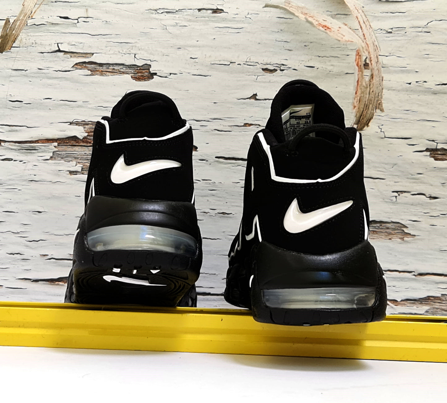 NKE AIR UPTEMPO PIPEN BLACK & WHITE