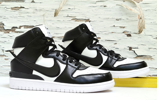 NKE DUNK HIGH SB BLACK & WHITE