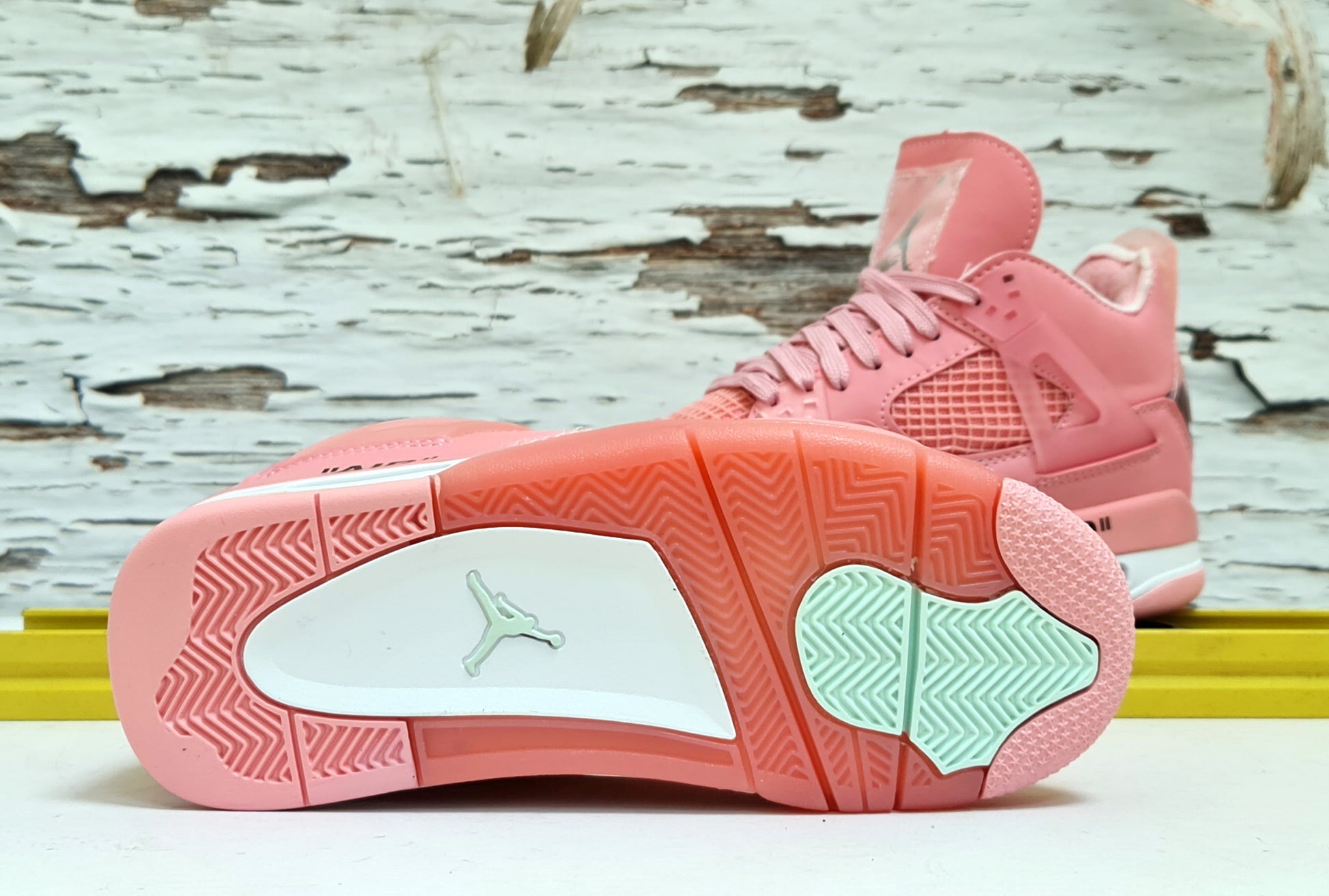 JRDN RETRO 4 OFF WHITE PINK