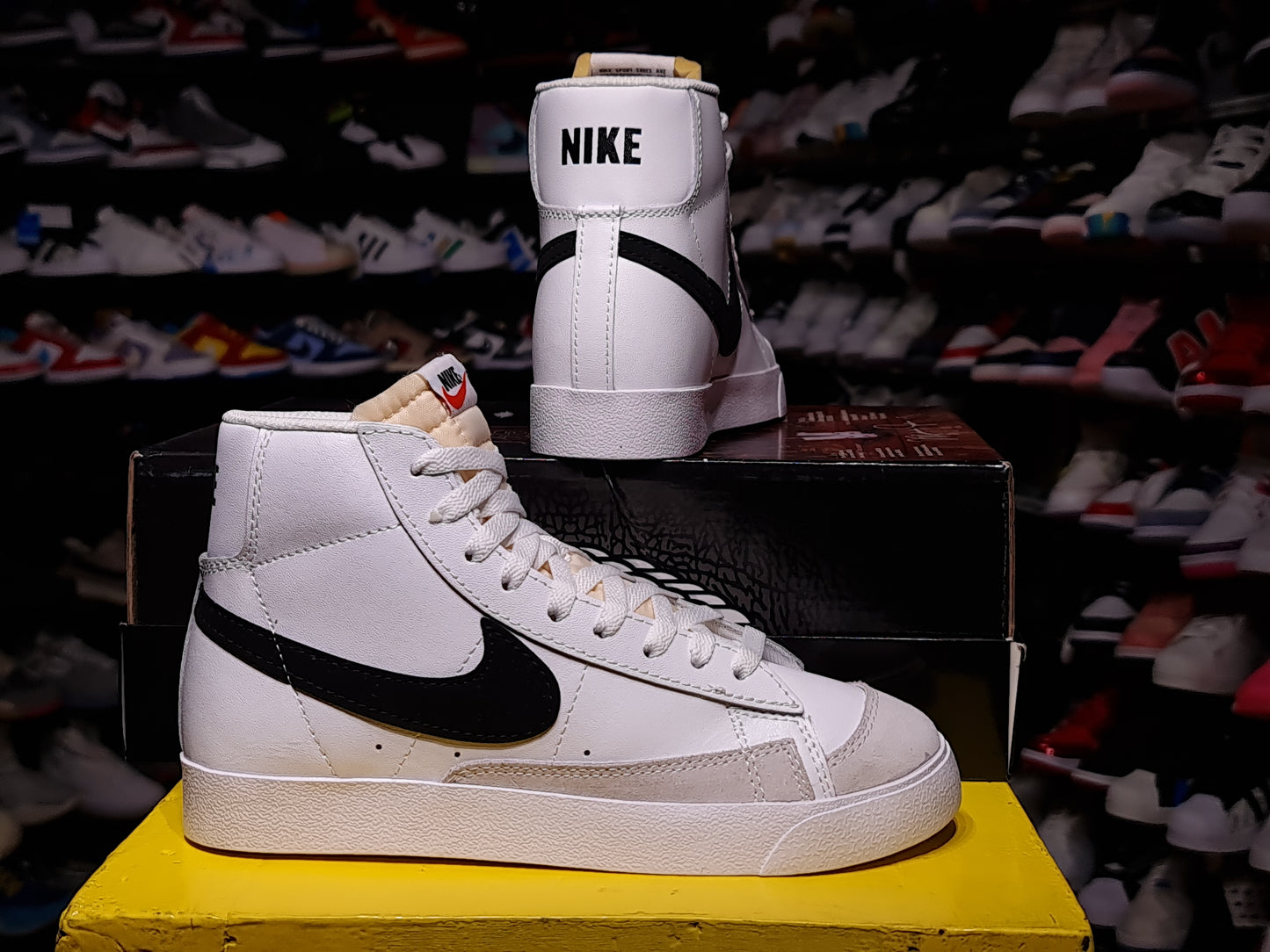 NKE BLAZER MID 77 WHITE BLACK
