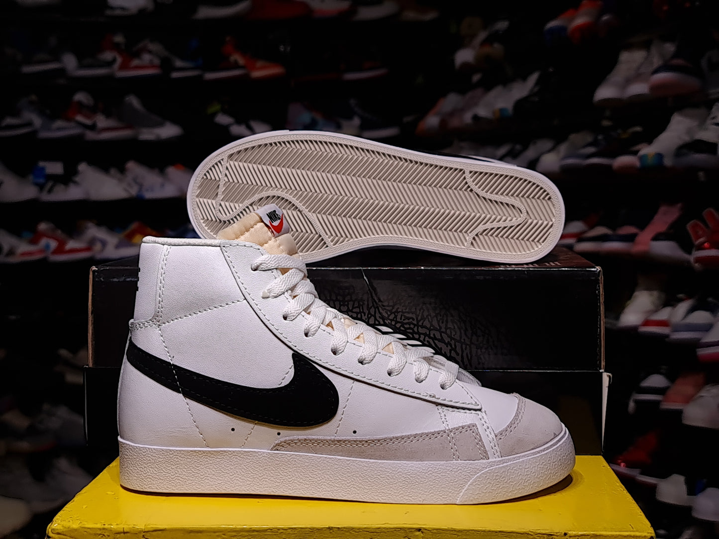 NKE BLAZER MID 77 WHITE BLACK
