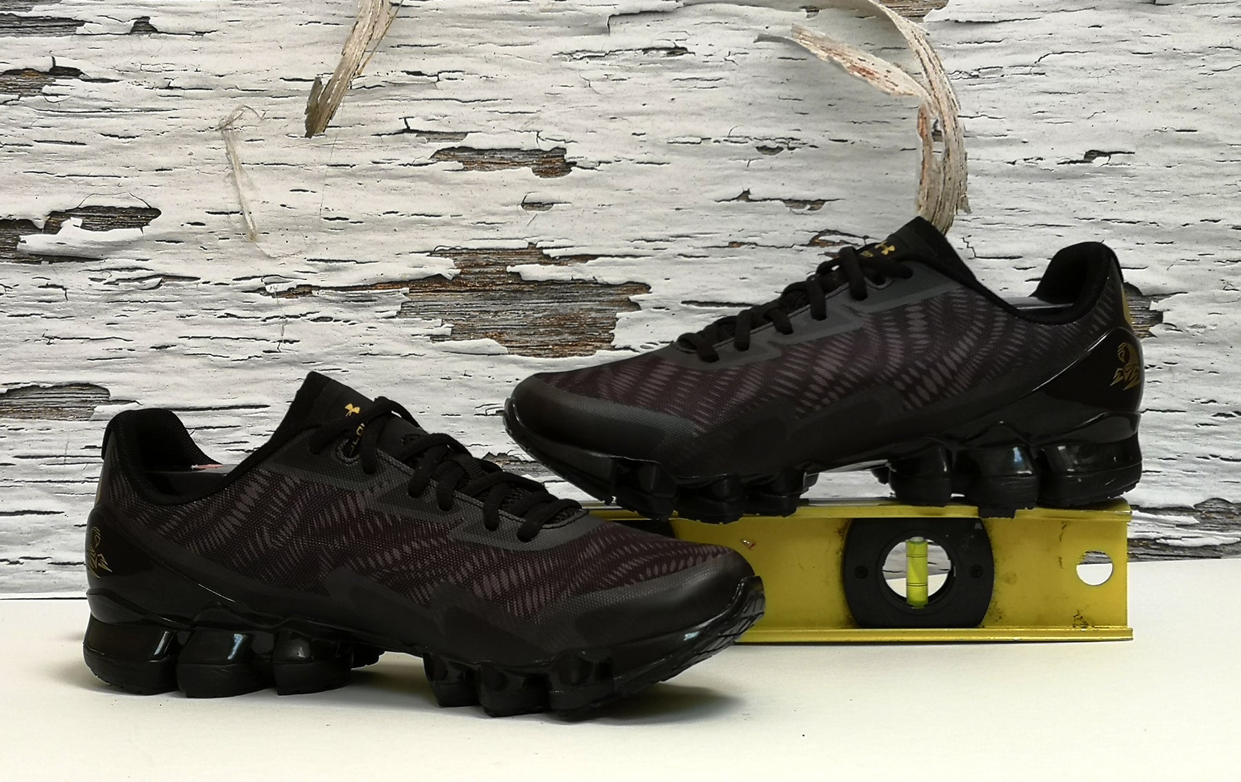 UND ARMR SCORPIO BLACK GOLD – tetetenis - Main Image