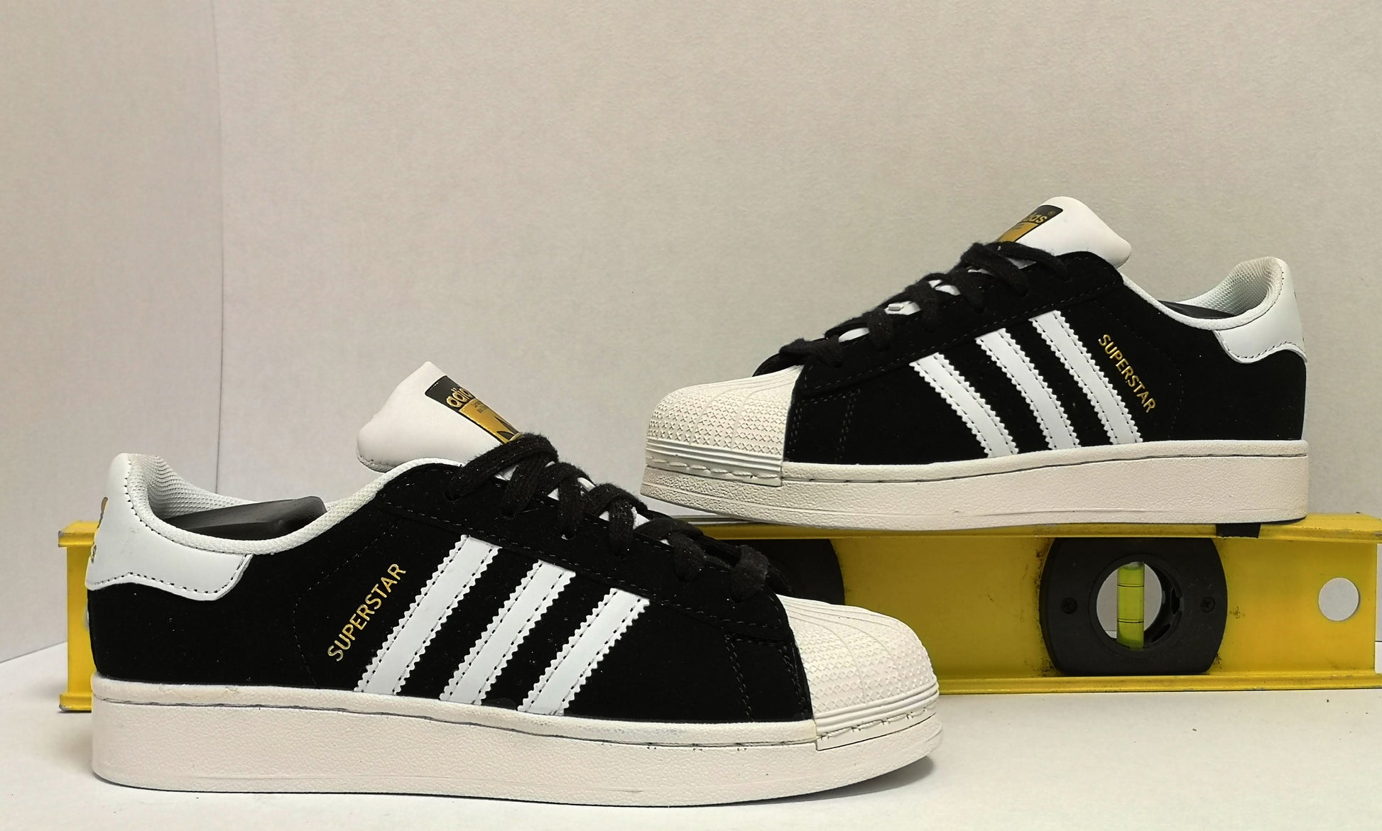 ADDS CONCHA SUPERSTAR GAMUZA tetetenis